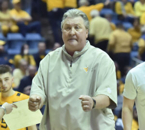 900, THEN KNIGHT: Bob Huggins closing in on two major coaching milestones